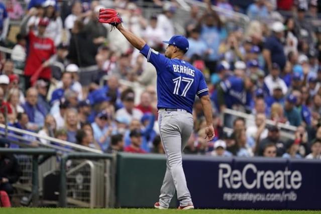 Nolan Arenado's streak of consecutive Gold Gloves at third base