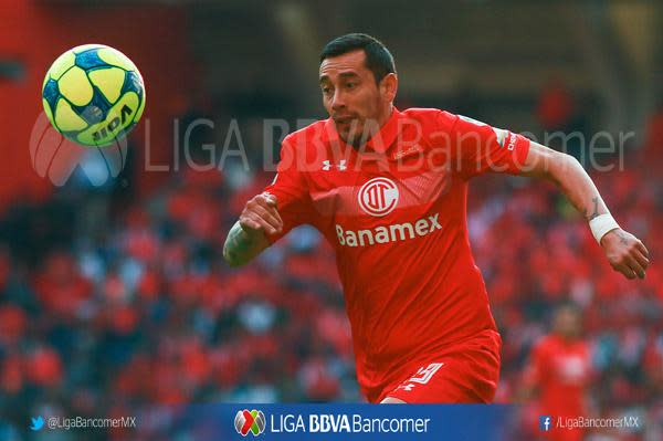 Rubens Sambueza con su nueva playera. Fotos: Liga MX