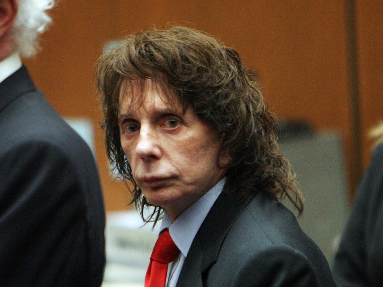 Phil Spector flanked by lawyers at his murder trial in 2009 (Getty Images)