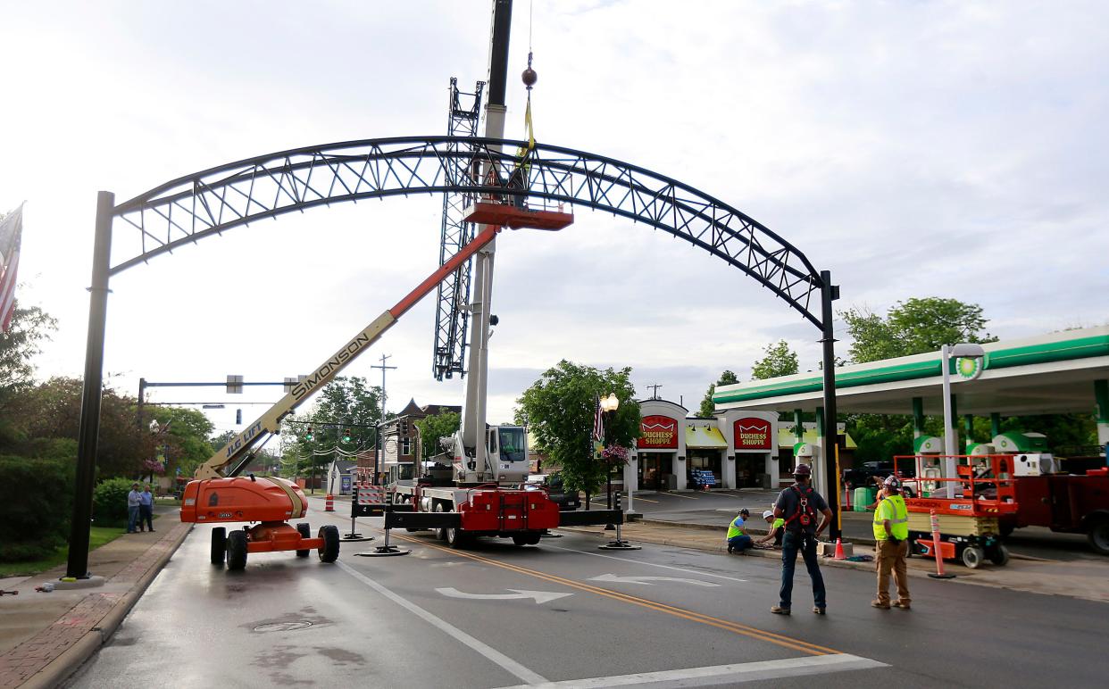 Simonson Construction installs the arch over East Main Street on Thursday morning, May 26, 2022. TOM E. PUSKAR/TIMES-GAZETTE.COM