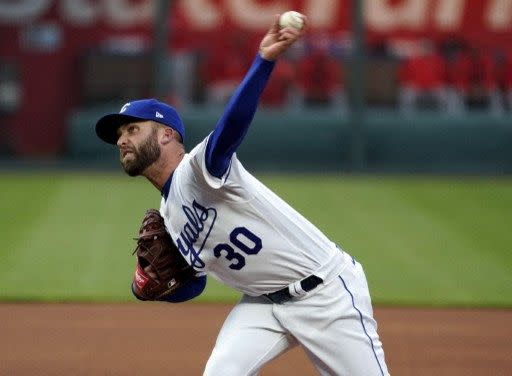 左投達菲（Danny Duffy）盼能補強先發輪值，不過他入隊後卻因傷報銷。法新社