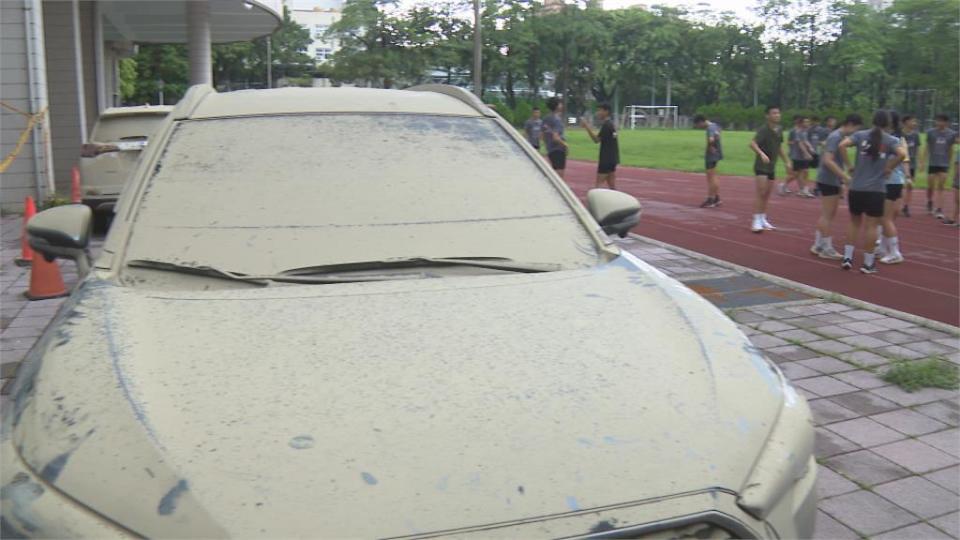 Numerous vans in Kaohsiung have to be repaired on account of water harm.