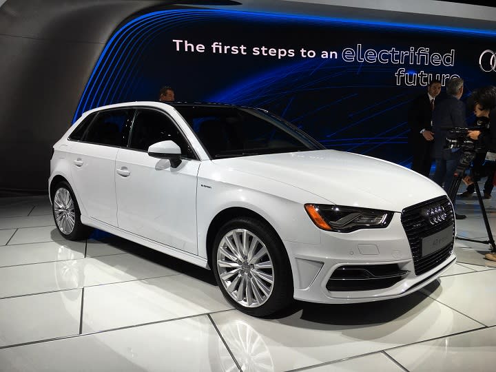 2016 Audi A3 e-tron photo