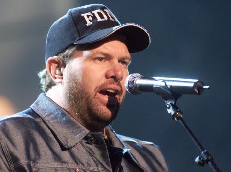 Toby Keith rehearses for “The 29th Annual American Music Awards” at the Shrine Auditorium in Los Angeles, Ca. Monday, January 7, 2002. Photo by Kevin Winter/Getty Images.