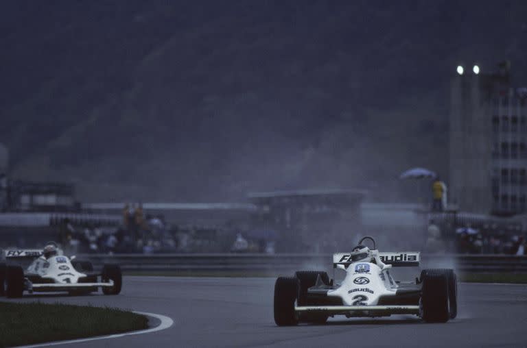 Bailando bajo la lluvia: Carlos Reutemann se escapa de Alan Jones; en Brasil, el santafesino logró la undécima victoria de las doce que logró en la Fórmula 1