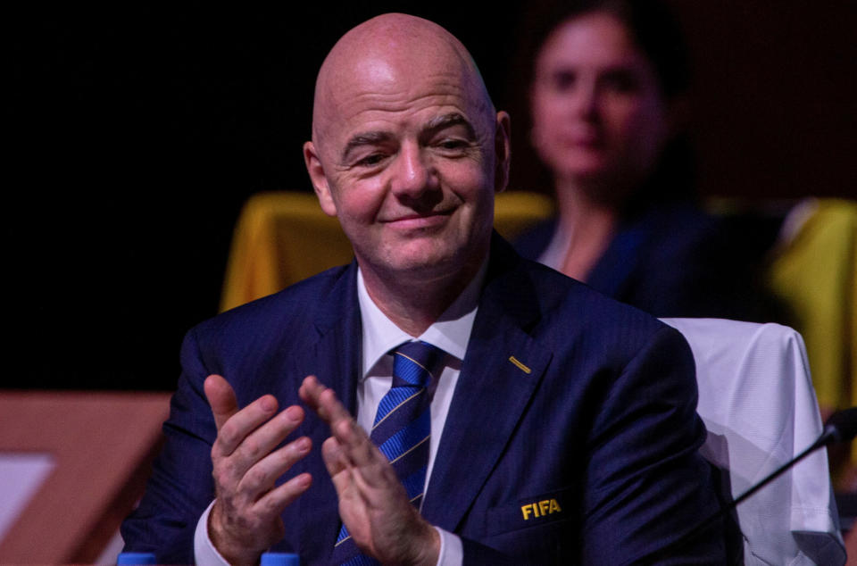 Als würde er sich selbst applaudieren: FIFA-Präsident Gianni Infantino beim Weltkongress am Donnerstag in Kigali (Bild: REUTERS/Jean Bizimana)