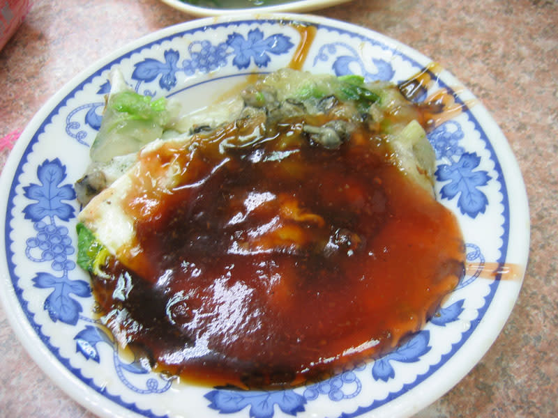 ▲蚵仔煎是台灣著名的夜市小吃之一，近期有民眾針對其價格變動進行討論。（示意圖／翻攝自維基百科）