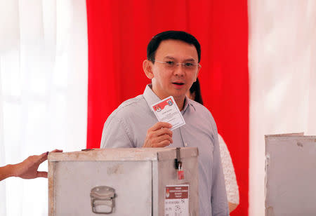 Incumbent Governor Basuki “Ahok” Tjahaja Purnama casts his vote in the Jakarta governor election in North Jakarta, Indonesia April 19, 2017. REUTERS/Darren Whiteside