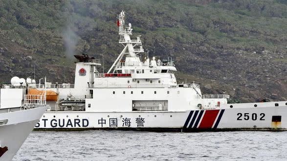 中國海警昨晚在金門外海強行登船拖走我方漁船，當地漁民人心惶惶。（圖／翻攝畫面）