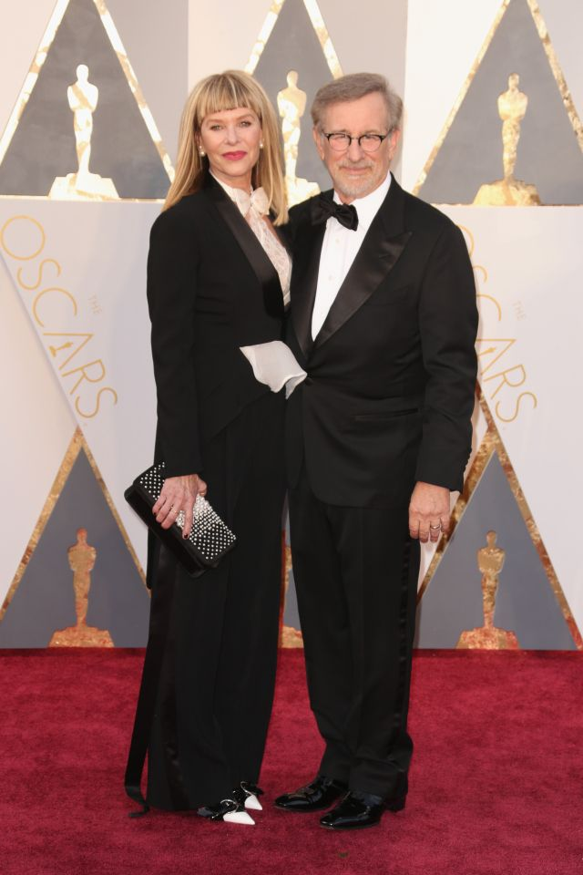 Le meilleur : Steven Spielberg et Kate Capshaw, qui portait un nœud papillon en dentelle, à la 88e cérémonie des Oscars, le 28 février 2016 à Hollywood en Californie.