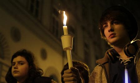 Members of the young Jewish community attend a commemoration ceremony for Holocaust victims in front of the synagogue in Vienna November 9, 2013. November 9th marks the 75th anniversary of the 'Kristallnacht' ('crystal night' or also referred to as 'night of broken glass') when Nazi thugs conducted a wave of violent anti-Jewish pogroms on the streets of Vienna and other cities in 1938 in Austria and Germany. REUTERS/Leonhard Foeger