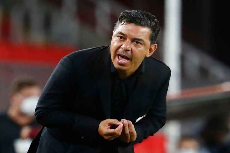 Fútbol - Copa Libertadores - Semifinales - Partido de ida - River Plate v Palmeiras - Estadio Libertadores de América, Buenos Aires, Argentina - 5 de enero de 2021 El entrenador de River Plate, Marcelo Gallardo, reacciona