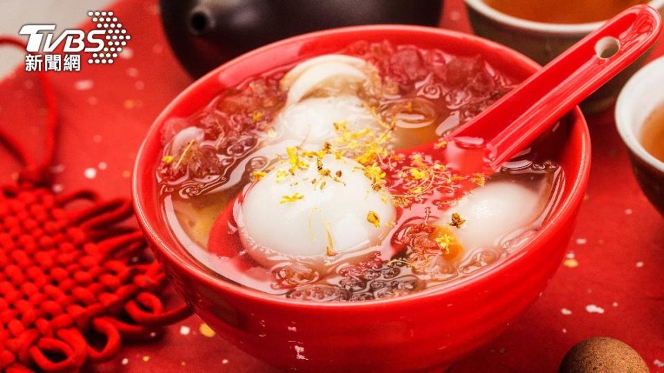 包餡甜湯圓以滾水煮熟後食用。（示意圖／shutterstock 達志影像）