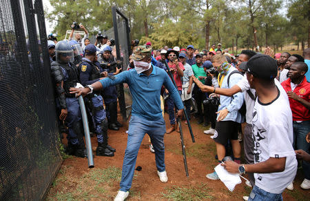 Riot police stand guard as students try to gain entry at the Union building, South African President Jacob Zuma's offices, during a demonstration demanding free university education, in Pretoria, South Africa October 20,2016. REUTERS/Siphiwe Sibeko