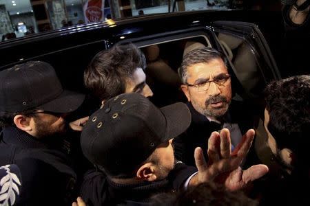 Tahir Elci, the head of Diyarbakir Bar Association, (2nd R) is escorted by plainclothes police officers as he leaves his office in Diyarbakir, Turkey, early October 20, 2015 in this file photo. REUTERS/Sertac Kayar/Files