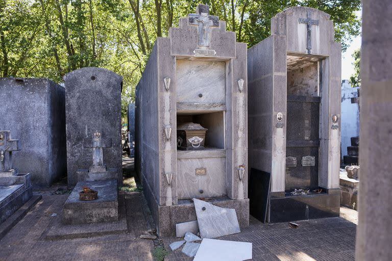 Más tumbas vulneradas en el Cementerio Municipal de La Plata