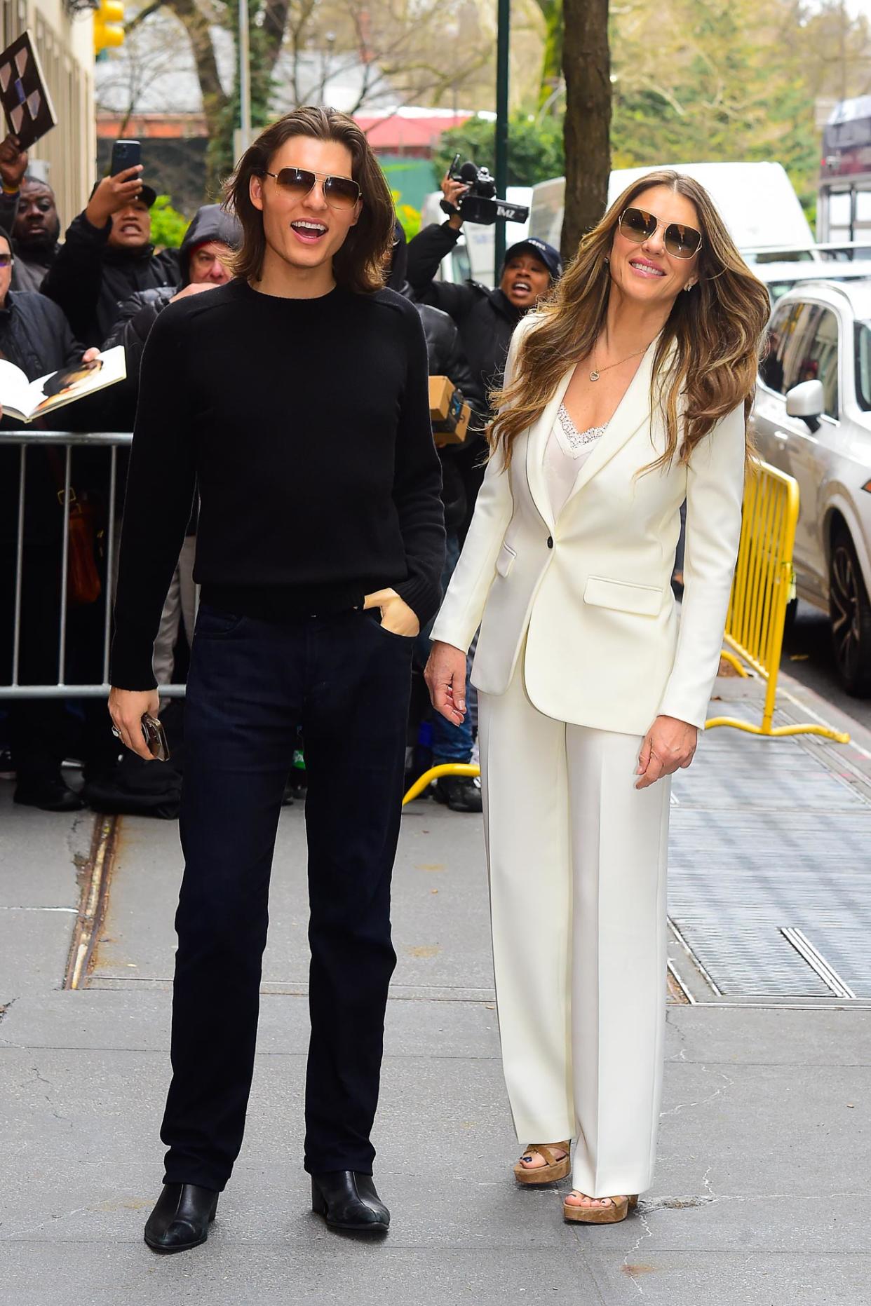 Elizabeth Hurley s Son Damian Would Hide on Gossip Girl and Learn All Blake Lively s Lines 213