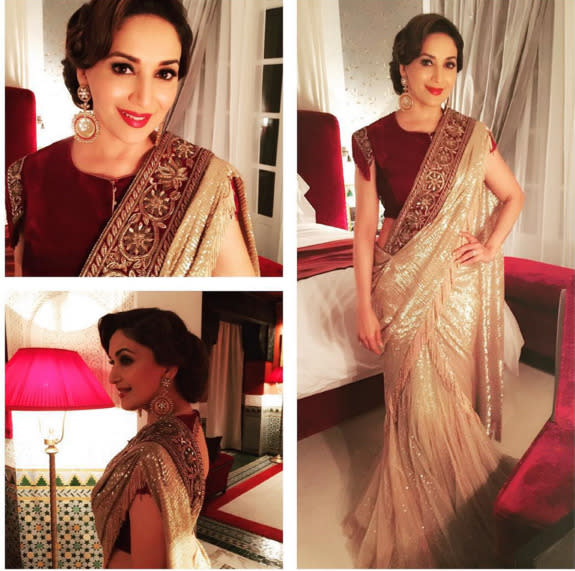 We all know about the shining star that she is but when you put one star into yet another glimmering attire, you will see how this deadly combination simply blows your mind. In this Tarun Tahiliani saree, Madhuri has yet again managed to give us some serious #SareeGoals to achieve.  