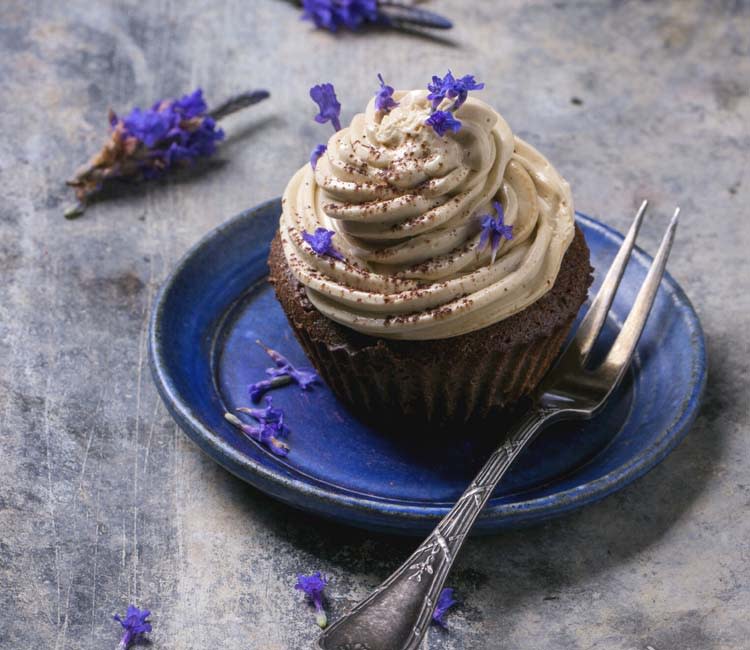 Cupcakes de chocolate con buttercream de café