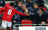 LONDON - FEBRUARY 06: Fabio Capello, manager of England congratulates Jermaine Jenas of England during the international friendly match between England and Switzerland at Wembley Stadium on February 6, 2008 in London, England. (Photo by Phil Cole/Getty Images)