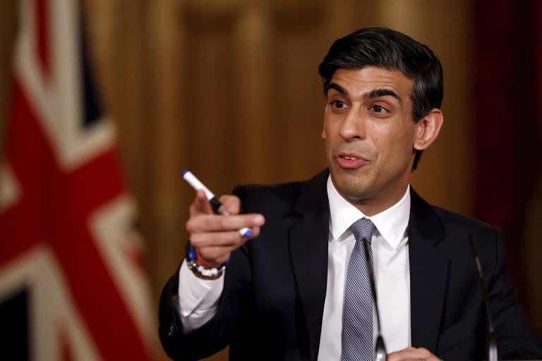 Rishi Sunak, habla durante una rueda de prensa tras el presupuesto de 2021, en el número 10 de Downing Street, Londres