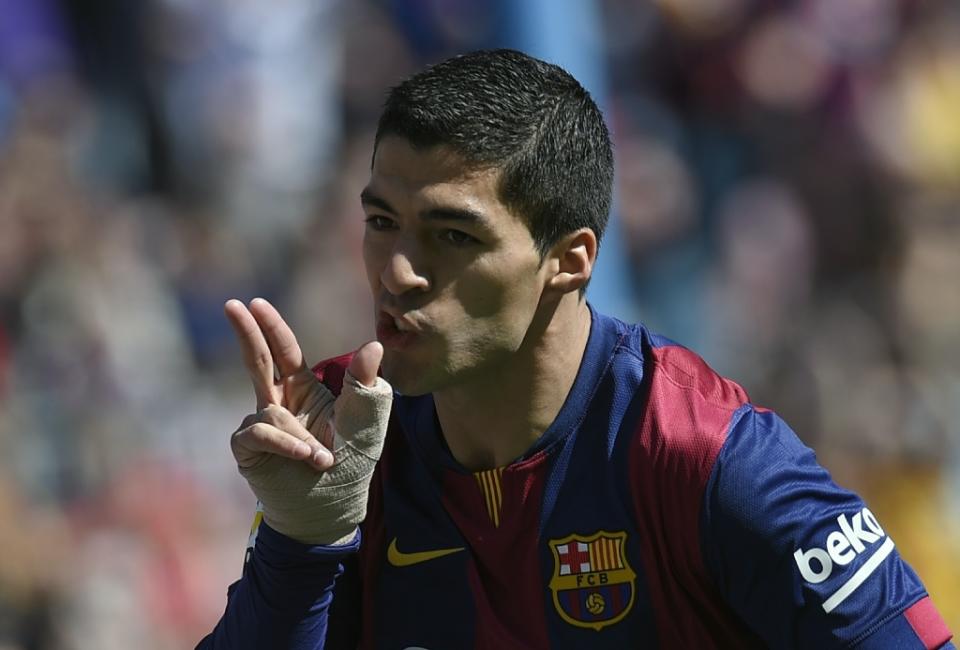 Barcelona's Uruguayan forward Luis Suarez celebrates after scoring a goal during the Spanish league match against Rayo Vallecano at the Camp Nou stadium in Barcelona on March 8, 2015 (AFP Photo/Lluis Gene)