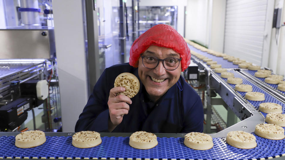 Inside the Factory S7,18-04-2023,Crumpets,3,Gregg Wallace,Gregg Wallace at a crumpet factory in Burnley.,Voltage TV,Voltage TV