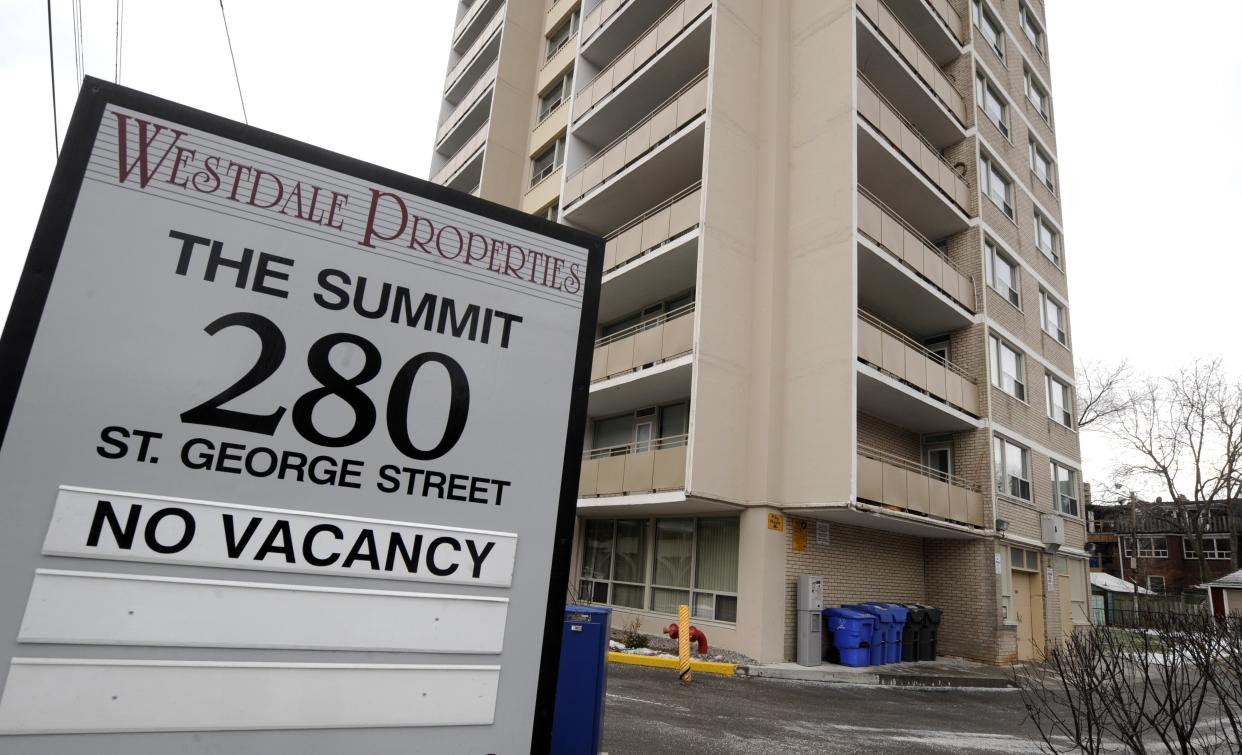 11-dec-2008 CMHC figures released show that vacancy rates for apartments are tighter at 2.1 per cent for Toronto, down significantly from 3.2 per cent last year as buyers decide to stay out of the housing market. WONG story. (Photo by Keith Beaty/Toronto Star via Getty Images)