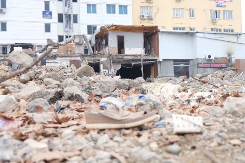 A general view of the remains of the Isias Hotel in Adiyaman. The hotel was collapsed in the earthquake on 6 February 2023. 72 people lost their lives, including girls and boys from a school volleyball team in Cyprus. A hotel owner and ten other defendants are on trial in Adiyaman in southern Turkey. Mirjam Schmitt/dpa