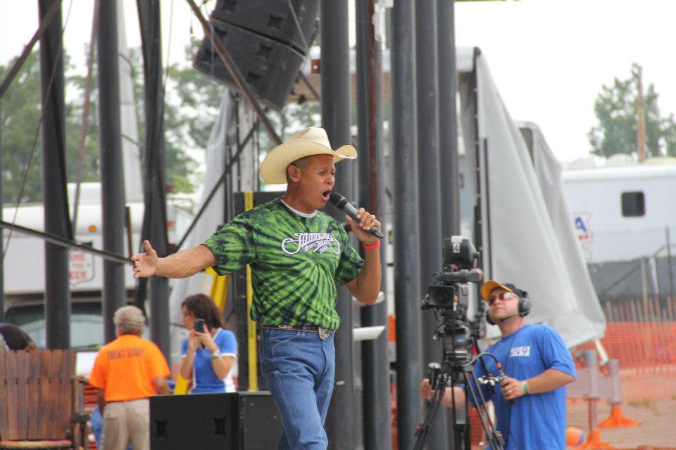 Neal McCoy is set to perform Dec. 15, in Zanesville.