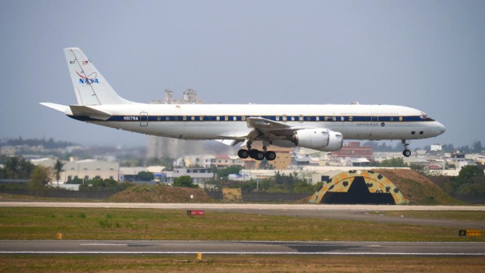 DC8低飛經過臺南機場（圖：環境部監資司）