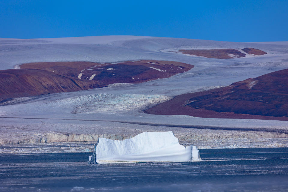 Le Groenland a enregistré des températures 30&nbsp;degrés au dessus des normales de saison début mars 2023. (Photo&nbsp;: icebergs dans la baie de Baffin, juillet 2022)