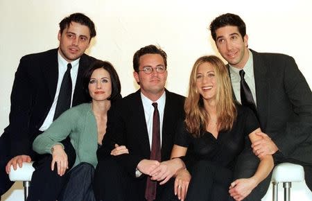 The cast of the American TV sitcom "Friends" (L to R) Courteney Cox, Matt Le Blanc, Matthew Perry, David Schwimmer and Jennifer Aniston pose for pictures at Channel 4 Television centre March 25, 1998. REUTERS/Files