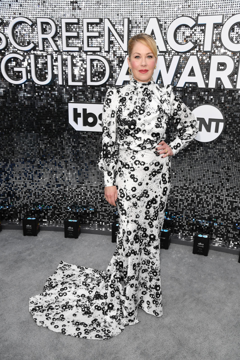 LOS ANGELES, CALIFORNIA - JANUARY 19: Christina Applegate attends the 26th Annual Screen Actors Guild Awards at The Shrine Auditorium on January 19, 2020 in Los Angeles, California. 721336 (Photo by Kevin Mazur/Getty Images for Turner)