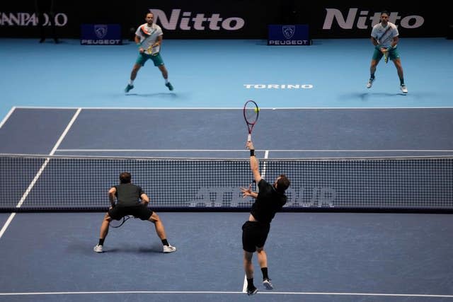 Jamie Murray and Bruno Soares, bottom, were beaten by Juan Sebastian Cabal and Robert Farah