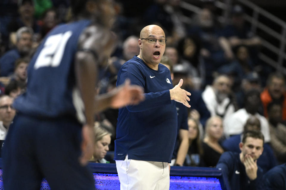 New Hampshire head coach Nathan Davis, center, calls to his team in the second half of an NCAA college basketball game against UConn, Monday, Nov. 27, 2023, in Storrs, Conn. (AP Photo/Jessica Hill)