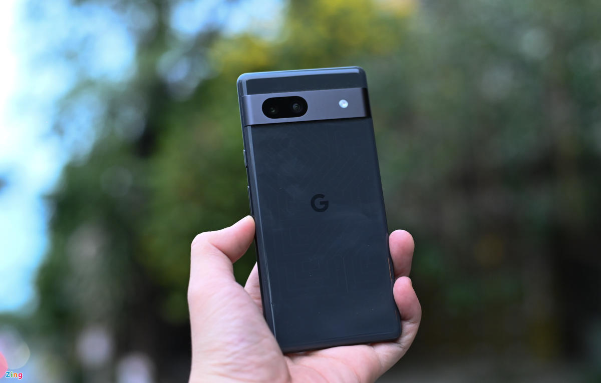 First real look at Google Pixel 8 Pro revealed in leaked testing photos -  The Verge