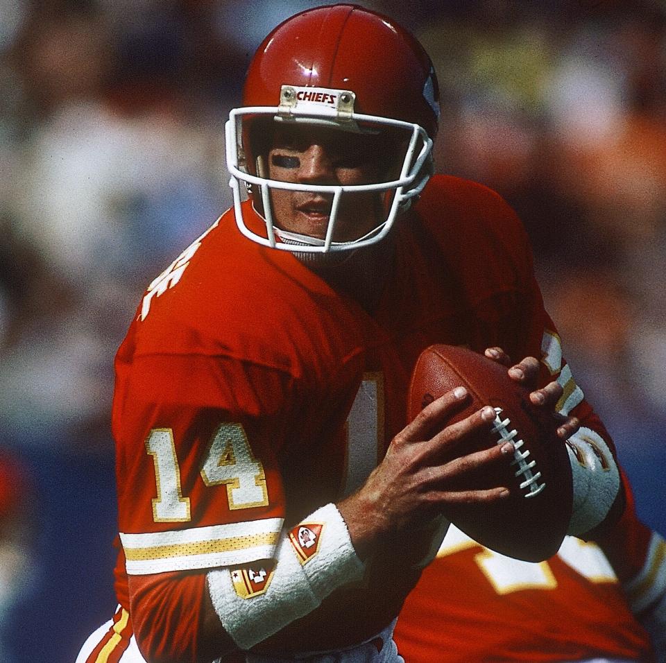 Oct 12, 1986; Cleveland, OH, USA; FILE PHOTO; Kansas City Chiefs quarterback Todd Blackledge (14) in action against the Cleveland Browns at Cleveland Municipal Stadium. Mandatory Credit: Malcolm Emmons-USA TODAY NETWORK