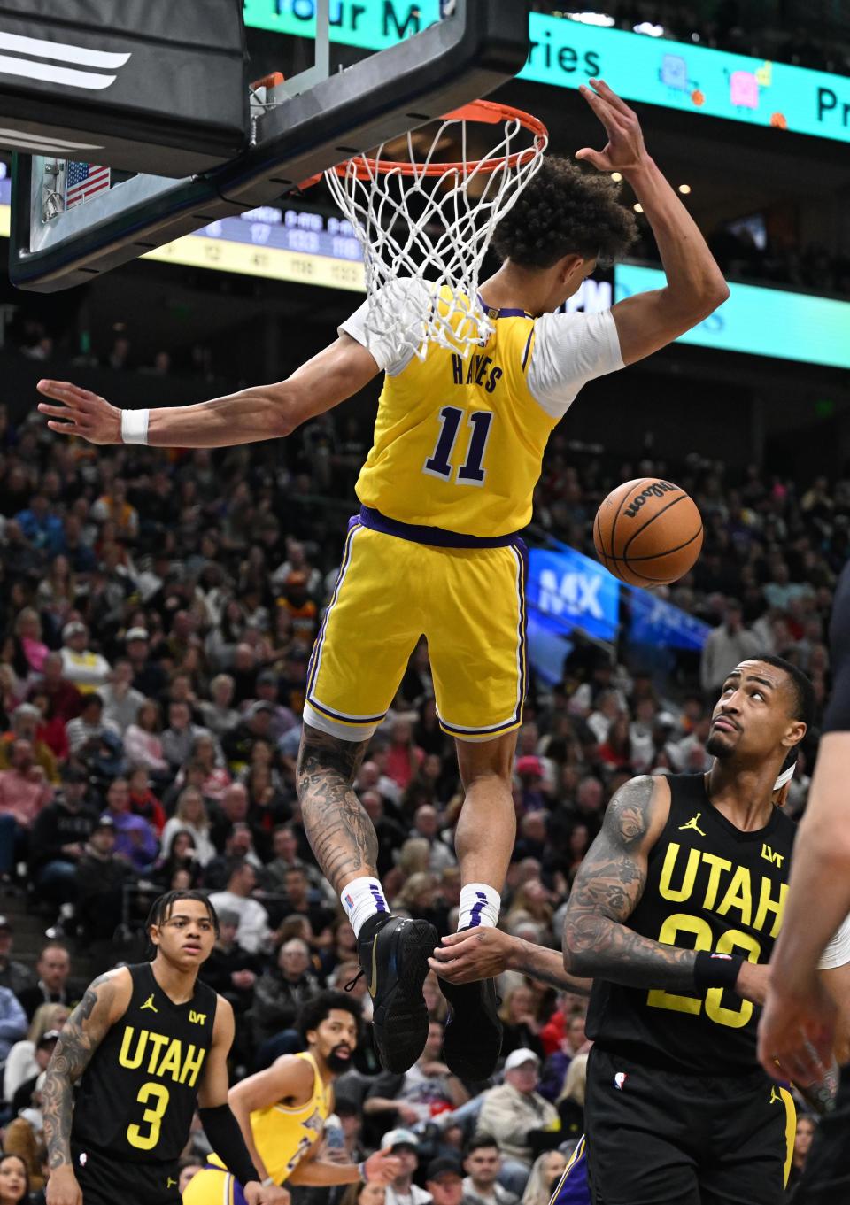 Los Angeles Lakers center <a class="link " href="https://sports.yahoo.com/nba/players/6170/" data-i13n="sec:content-canvas;subsec:anchor_text;elm:context_link" data-ylk="slk:Jaxson Hayes;sec:content-canvas;subsec:anchor_text;elm:context_link;itc:0">Jaxson Hayes</a> (11) dunks over Utah Jazz forward John Collins (20) as the Utah Jazz and the Los Angeles Lakers play at the Delta Center in Salt Lake City on 2/14/24. LA won 138-122. | Scott G Winterton, Deseret News