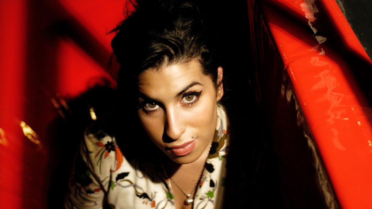  Amy winehouse. 