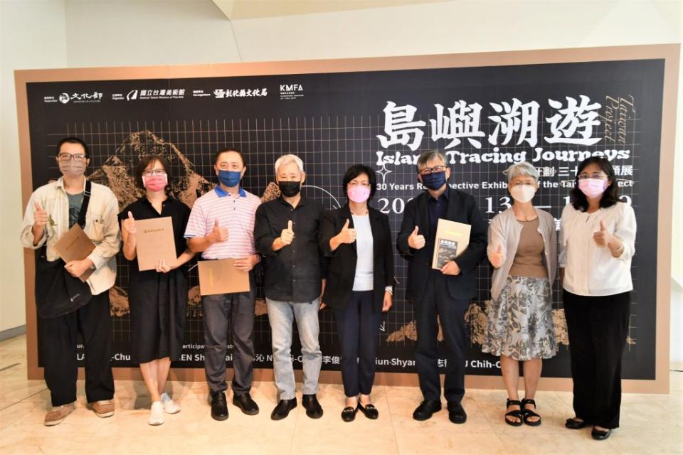 「島嶼溯遊台灣計劃三十年回顧展」到彰化美術館展出，王惠美邀請大家一起來回顧台灣卅年踏查之旅。（記者曾厚銘攝）