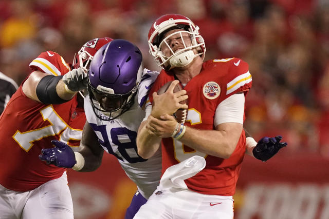 Mahomes sharp as Chiefs roll to 28-25 victory over Vikings