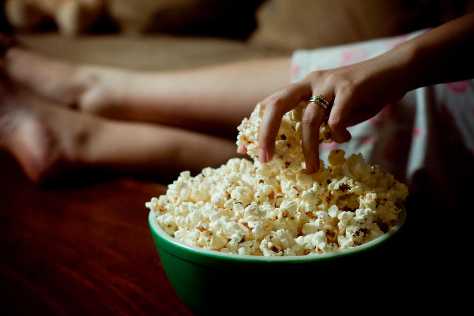 If you&rsquo;re going to snack at night, popcorn is a recommendation option ― just skip the butter. (Photo: Karen Ilagan via Getty Images)