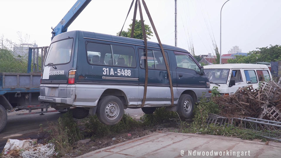 很難想像一輛Delica貨車，怎麼能夠變成裝甲坦克的。(圖片來源/ Youtube-NDwoodworkingart)