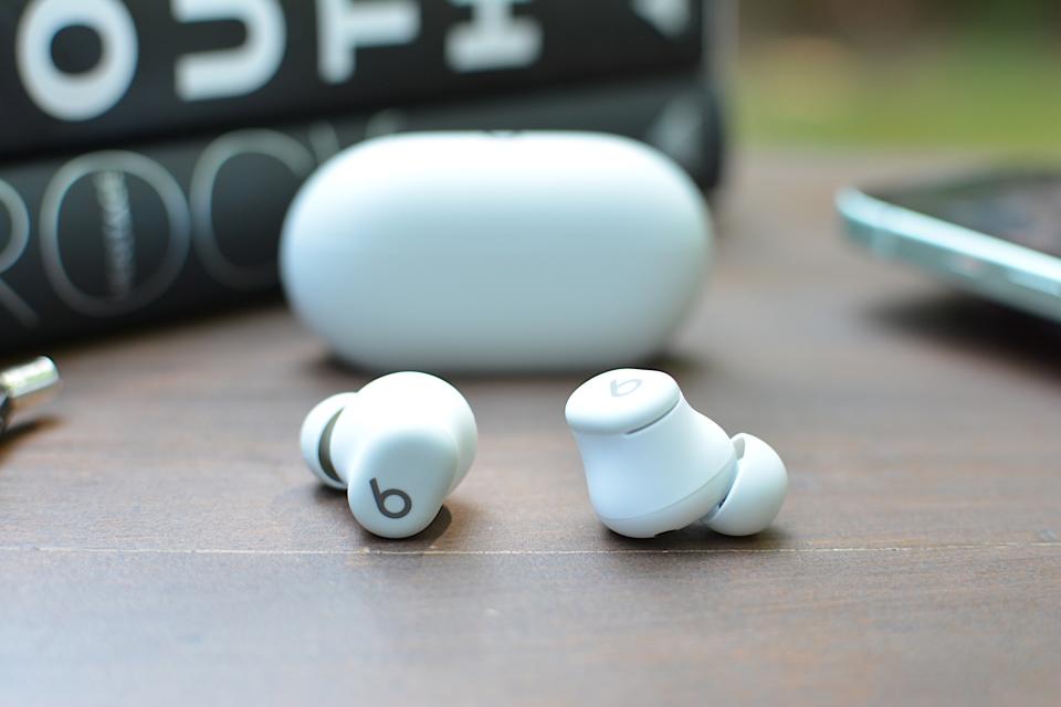 <p>The Solo Buds carry a similar overall design to other recent Beats earbuds.</p>
