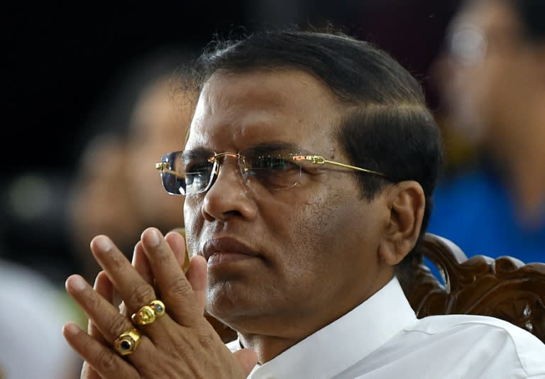 Sri Lankan President Maithripala Sirisena has abandoned a controversial military "victory" parade in Colombo for a more sombre remembrance ceremony set to include the minority Tamils