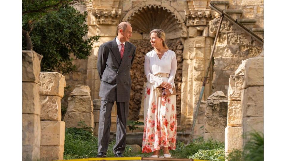 The couple shared a sweet moment as they toured the gardens