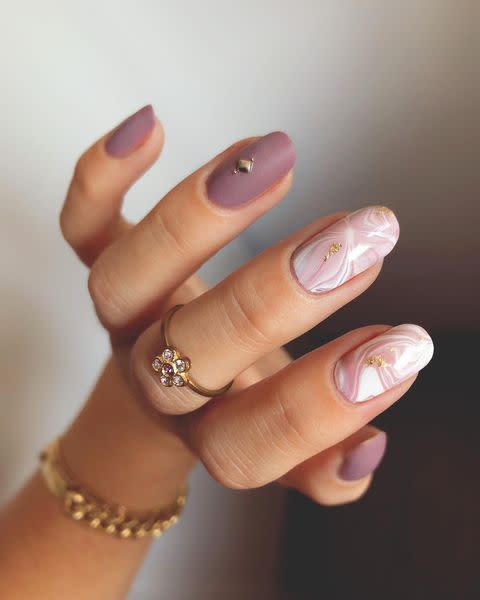 13) These Water Marble Mauve Nails