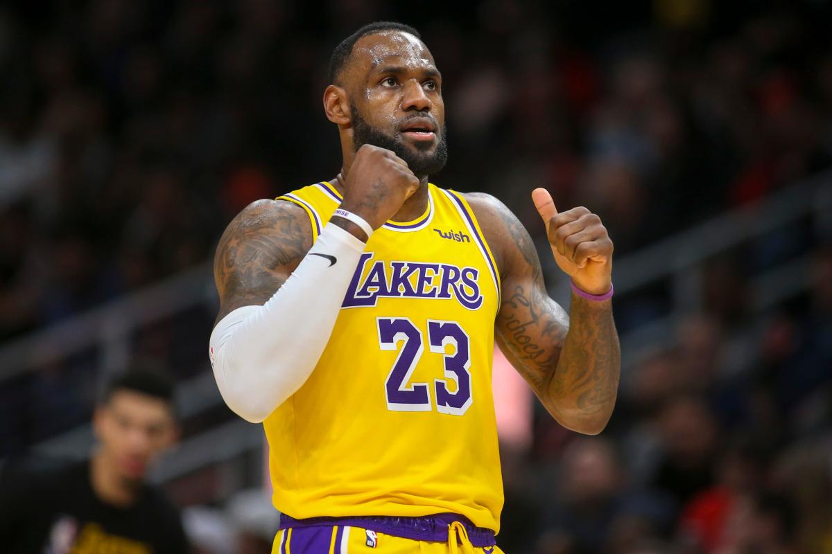 LeBron James will switch back to jersey number 23 'out of respect