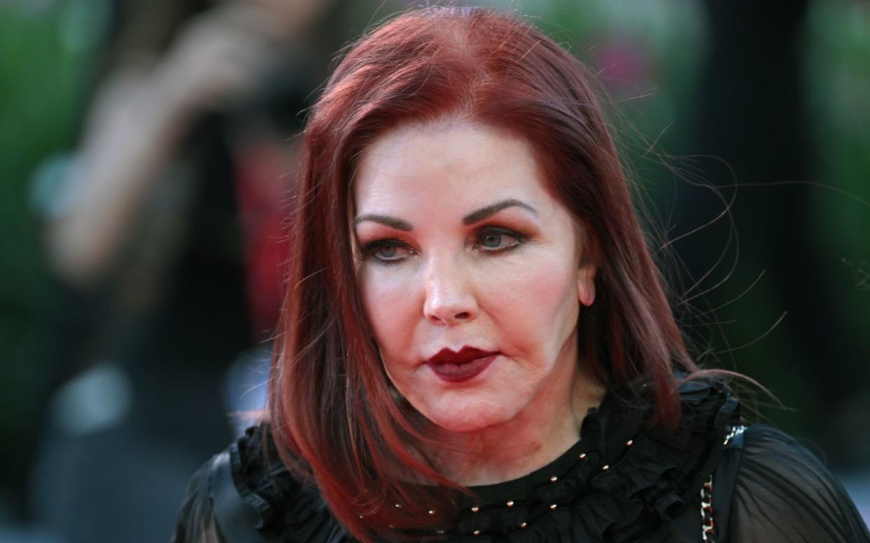 Priscilla Presley wird dieses Jahr einen Abstecher nach Wien machen: Sie begleitet Richard Lugner zum Wiener Opernball. (Bild: 2023 Getty Images/Kristy Sparow)